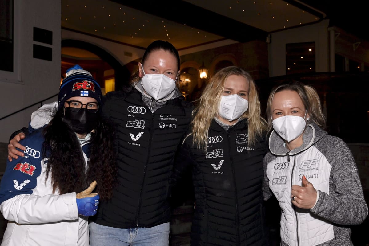 Krista Pärmäkoski, Johanna Matintalo, Jasmi Joensuu ja Riitta-Liisa Roponen
