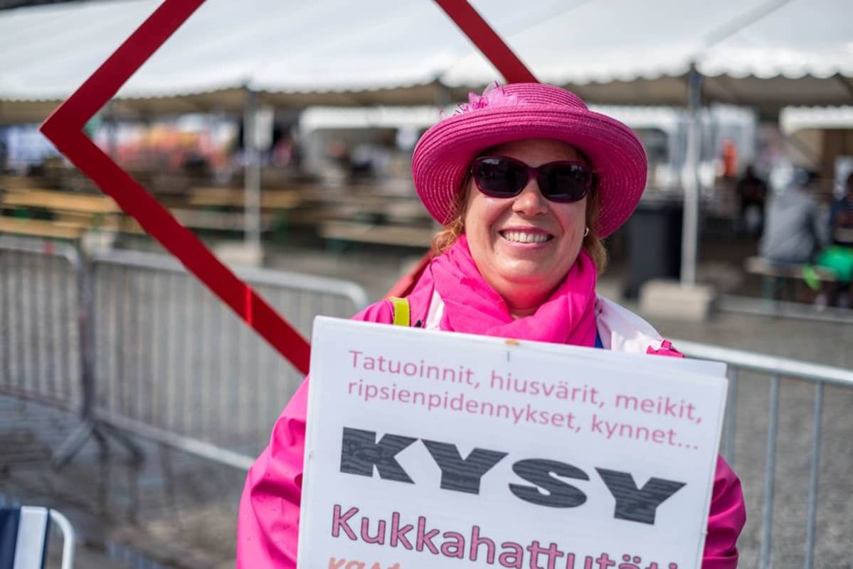 Kukkahattutäti