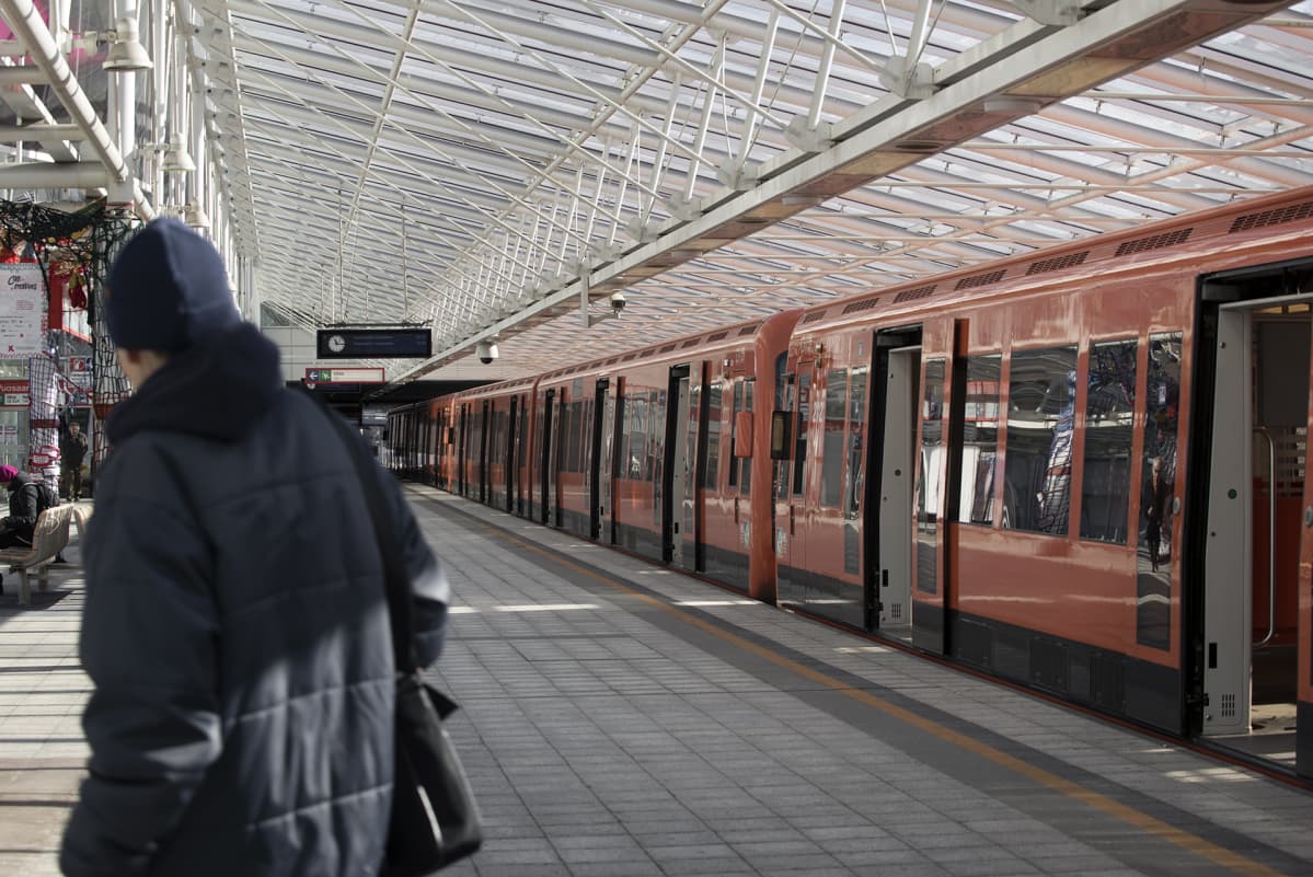 Metro Vuosaaren metroasemalla Helsingissä.