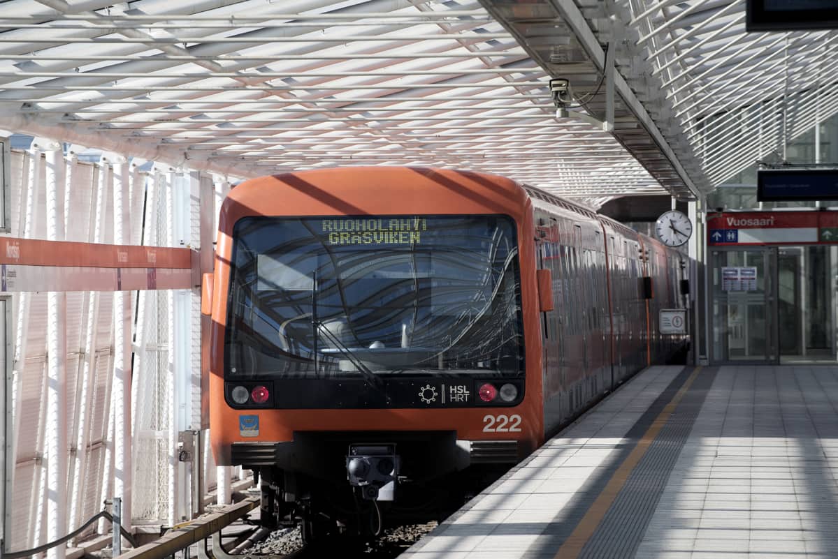 Metro Vuosaaren metroasemalla Helsingissä.