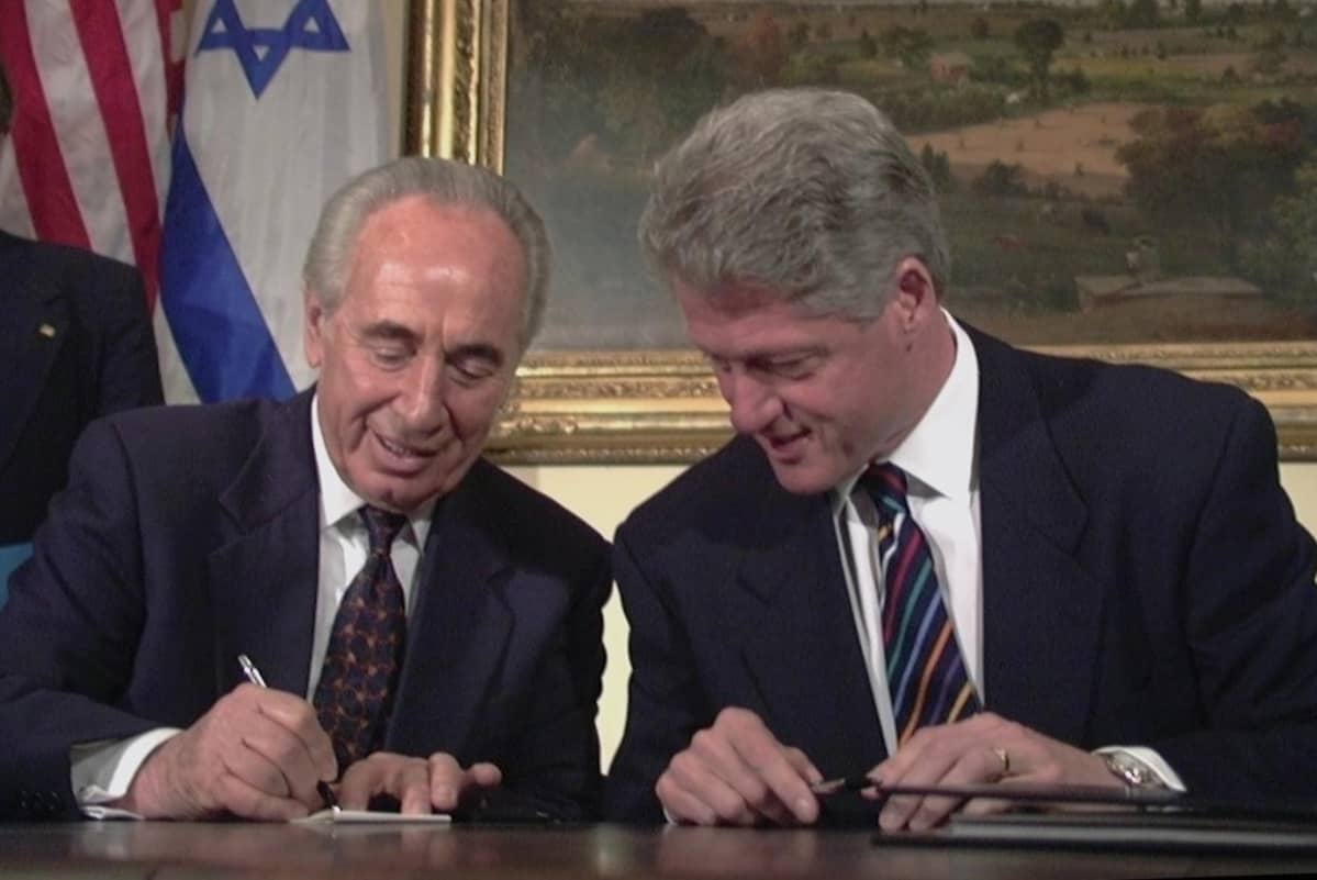 Shimon Peres ja Yhdysvaltain presidentti Bill Clinton huhtikuussa 1996.