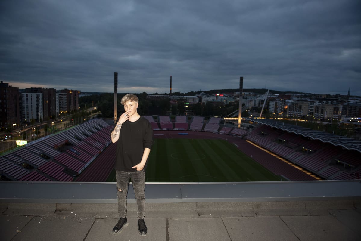 Costee (Jussi Tiainen) kuvattuna keikalla Tampereen Ratinassa Periscope -baarissa 14.08.2020.