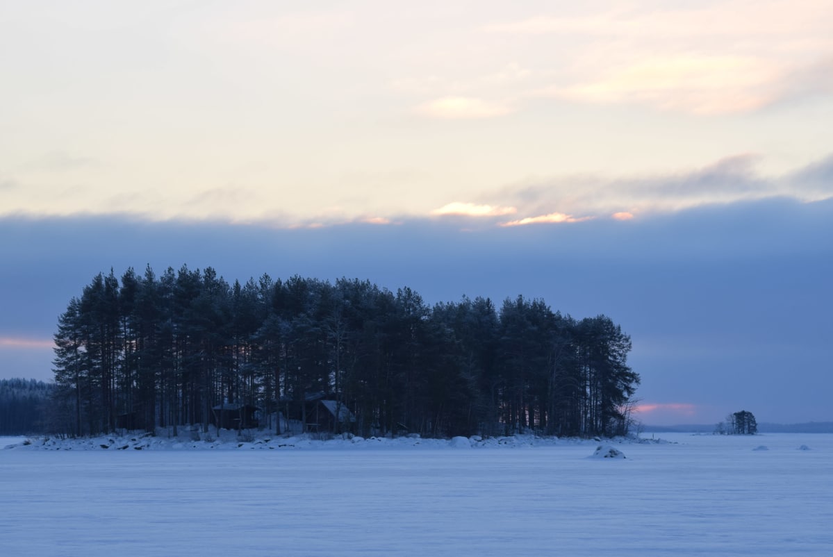 Talvinen saari.