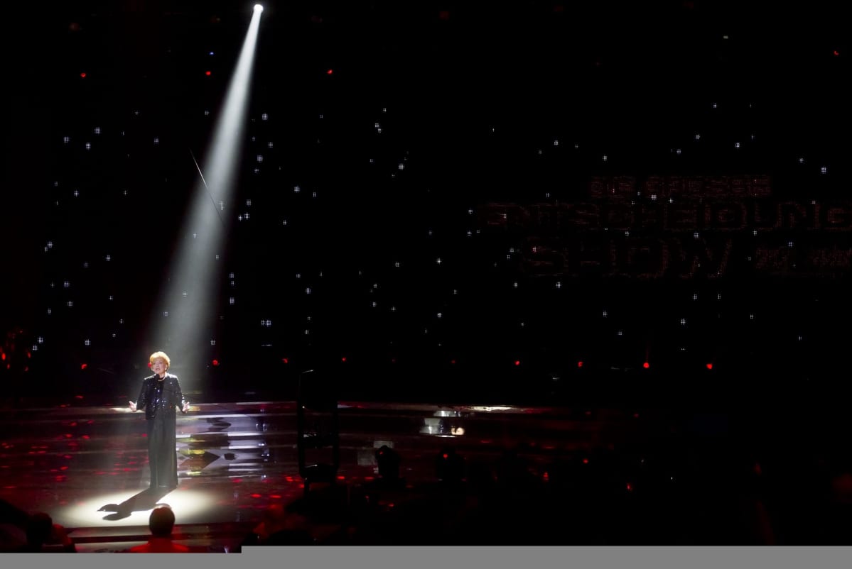Kaikkien aikojen ensimmäinen Euroviisuvoittaja, Lys Assia jatkoi esiintymisiään pitkään. Kuva on vuodelta 2011.
