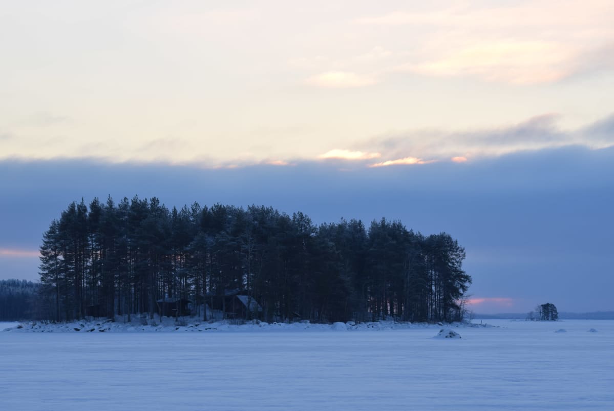 Talvinen saari.