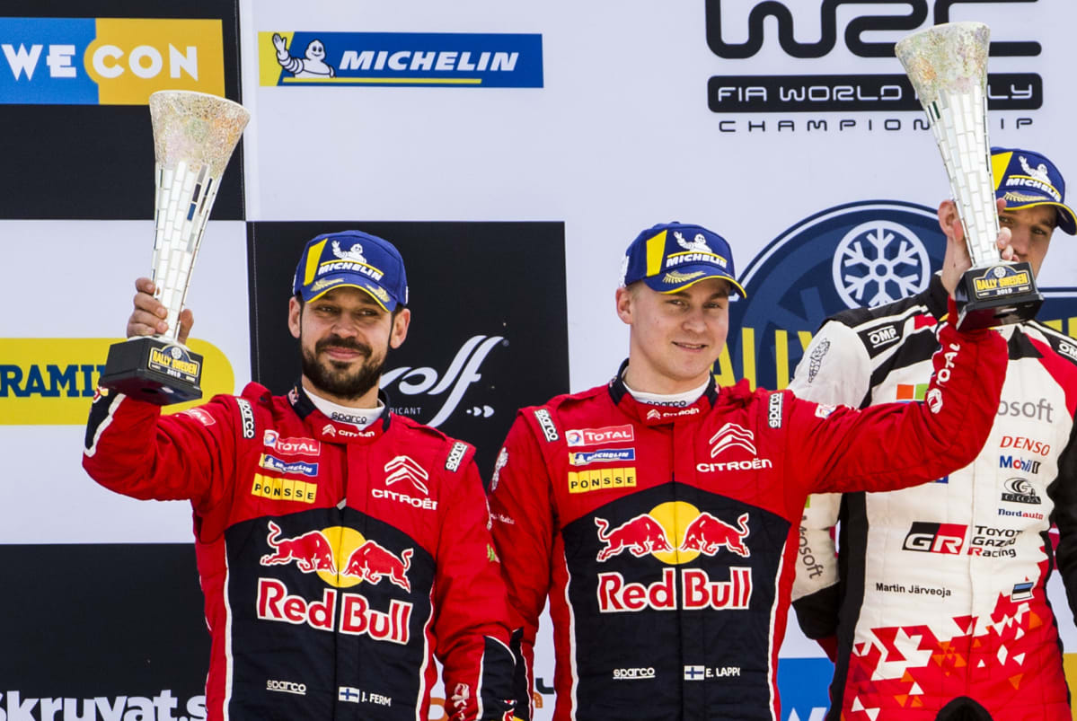 Esapekka Lappi ja Janne Ferm palkintopallilla Ruotsin MM-rallissa 2019.