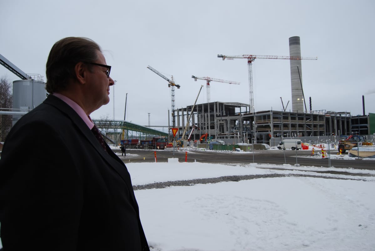 Metsä Fibren toimitusjohtaja Ilkka Hämälä Äänekosken biotuotehtaan rakennustyömaalla.