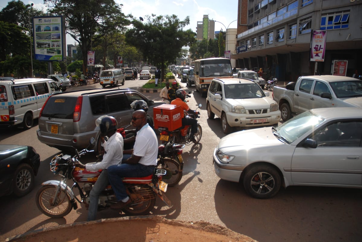 Ruuhkaa risteyksessä Kampalan keskustassa Ugandassa.