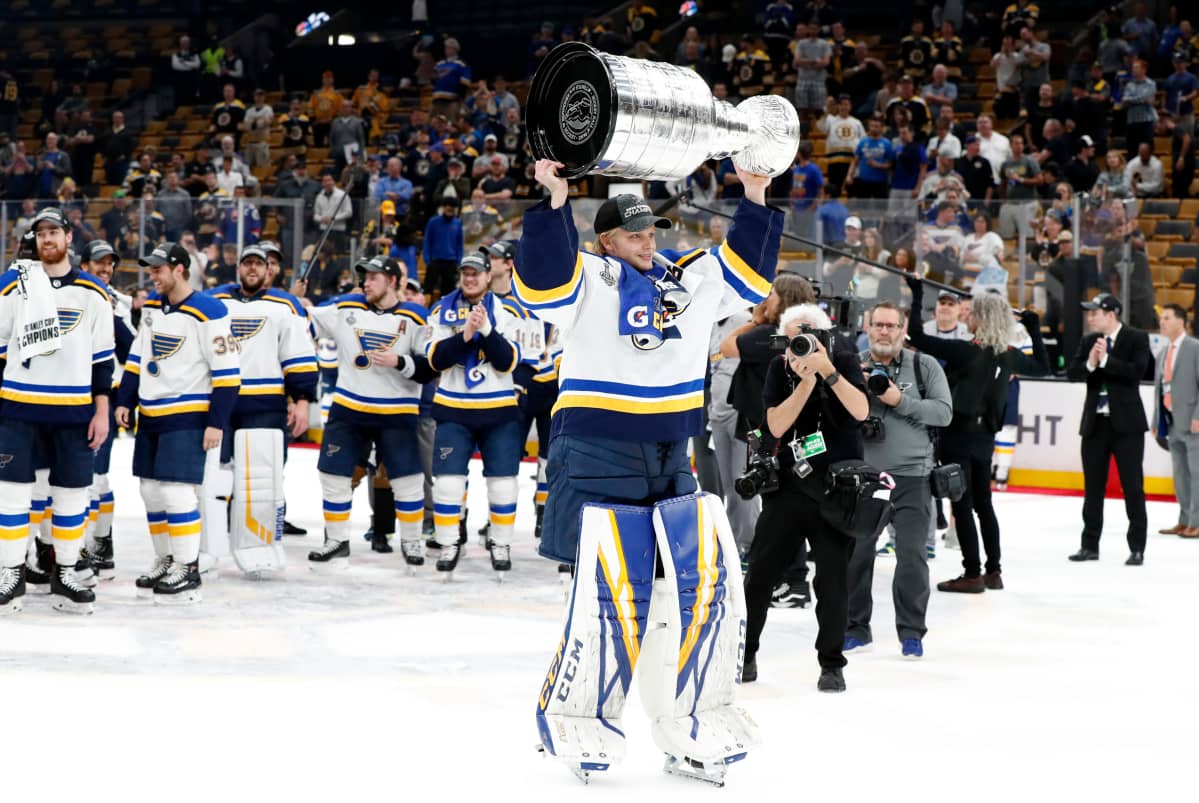 Ville Husso nostaa Stanley Cupia