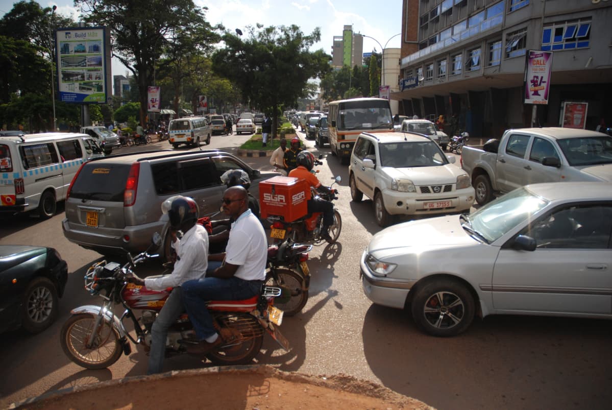 Ruuhkaa risteyksessä Kampalan keskustassa Ugandassa.