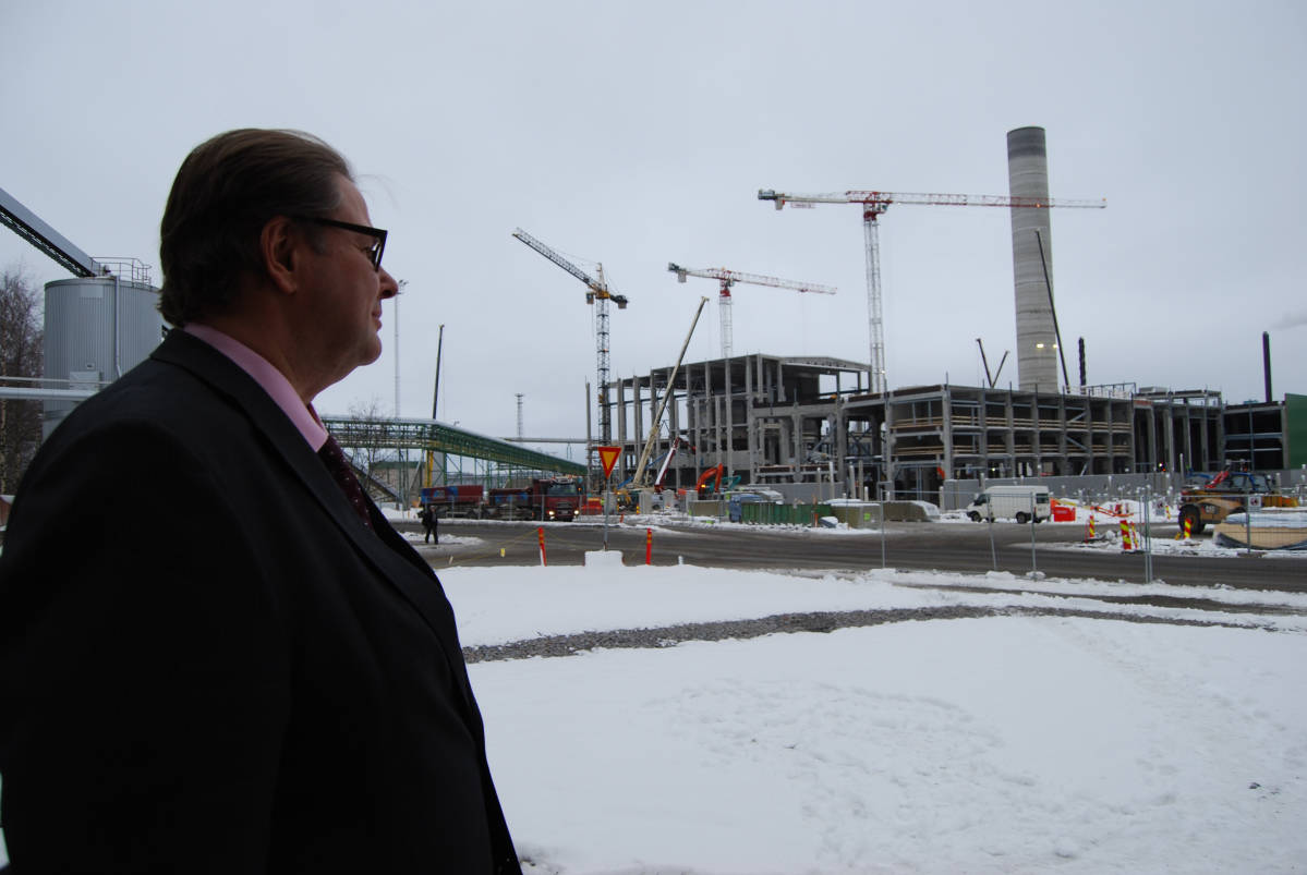 Metsä Fibren toimitusjohtaja Ilkka Hämälä Äänekosken biotuotehtaan rakennustyömaalla.