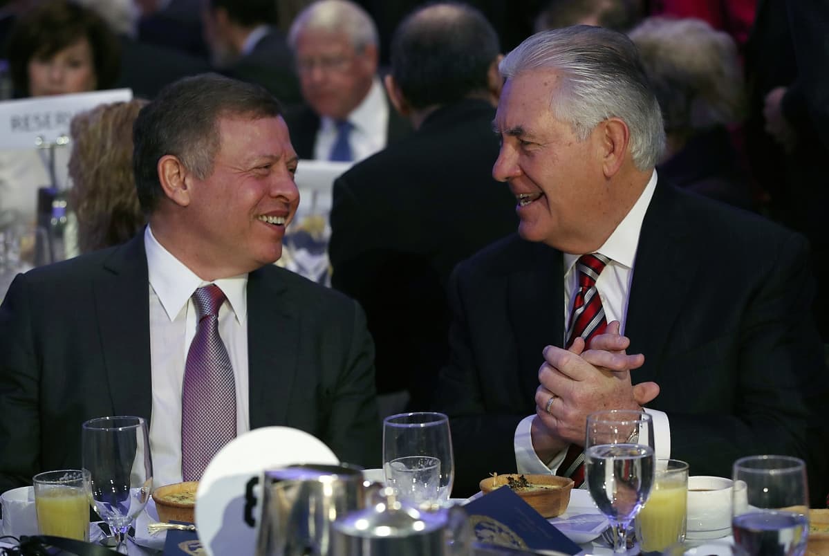 Yhdysvaltain ulkoministeri Rex Tillerson keskustelee Jordanian kuningas Abdullahin kanssa.