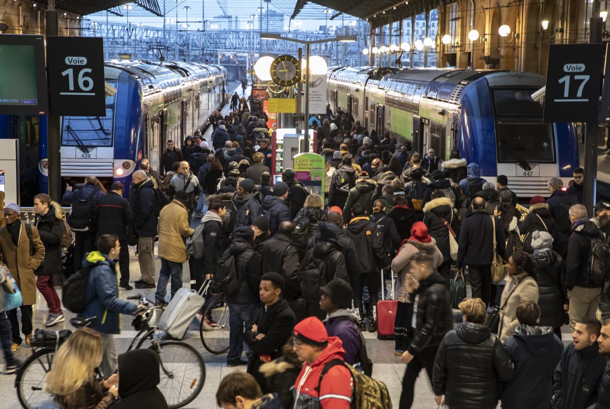 Gare du Nordin juna-asema ruuhkautui pahoin 16. joulukuuta 2019.