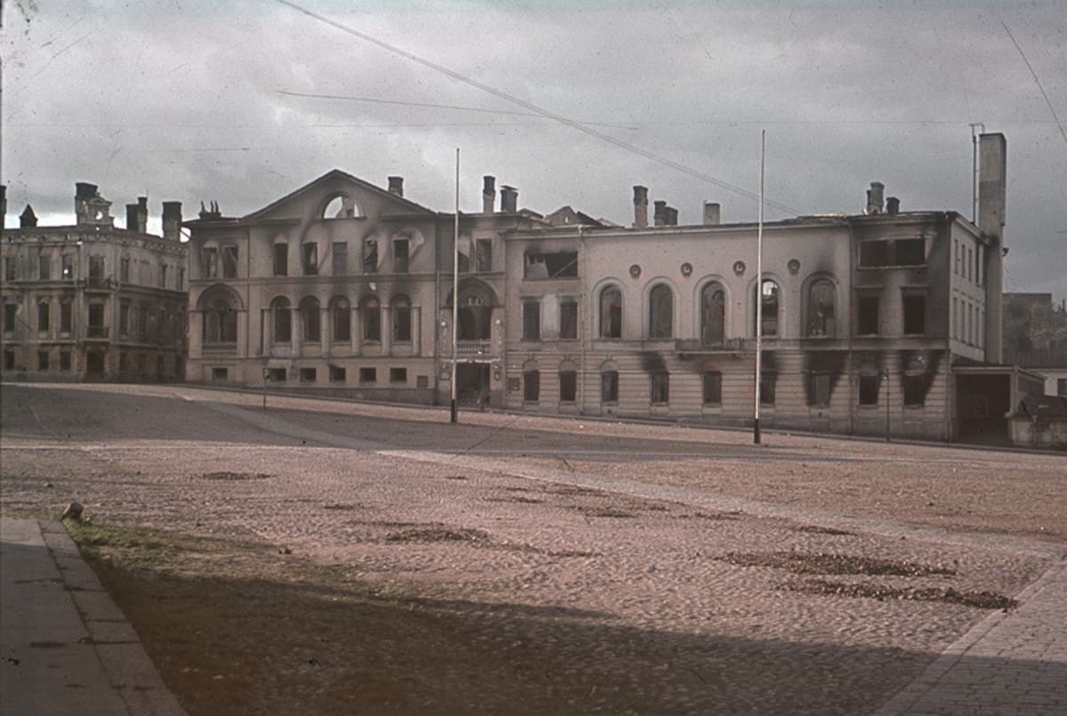Viipurin raatihuoneen rauniot syyskyyssa 1941