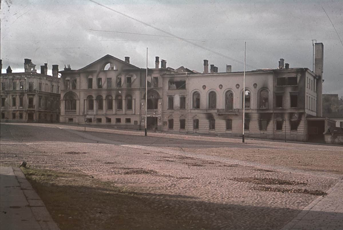 Viipurin raatihuoneen rauniot syyskyyssa 1941