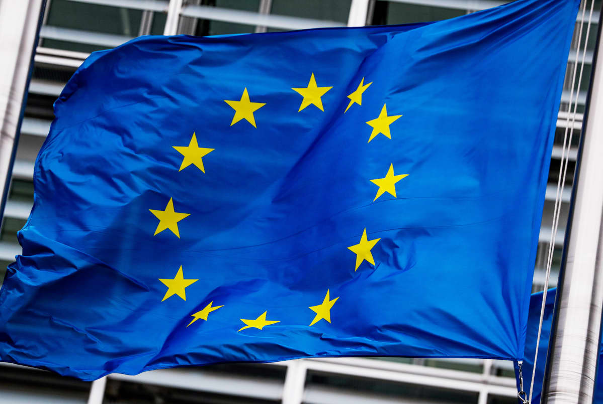euroopan union lippu liehuu