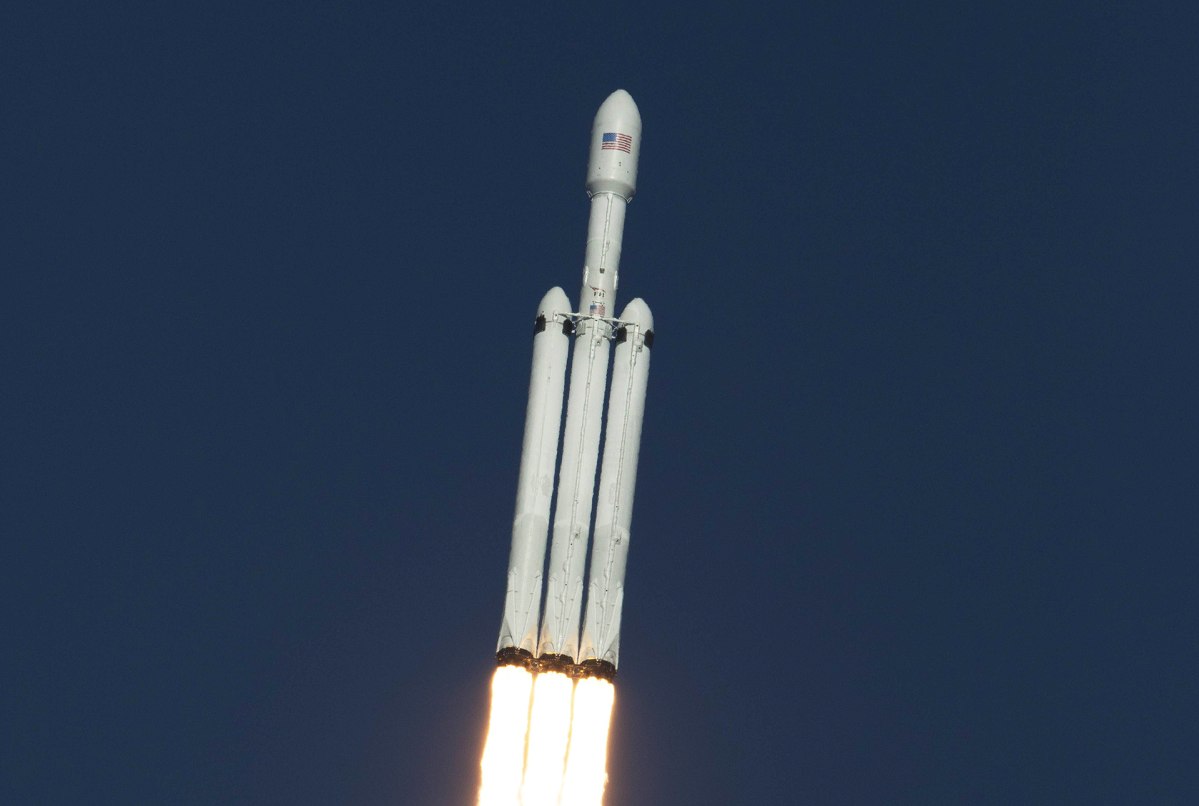 SpaceX Falcon Heavy raketin laukaisu.