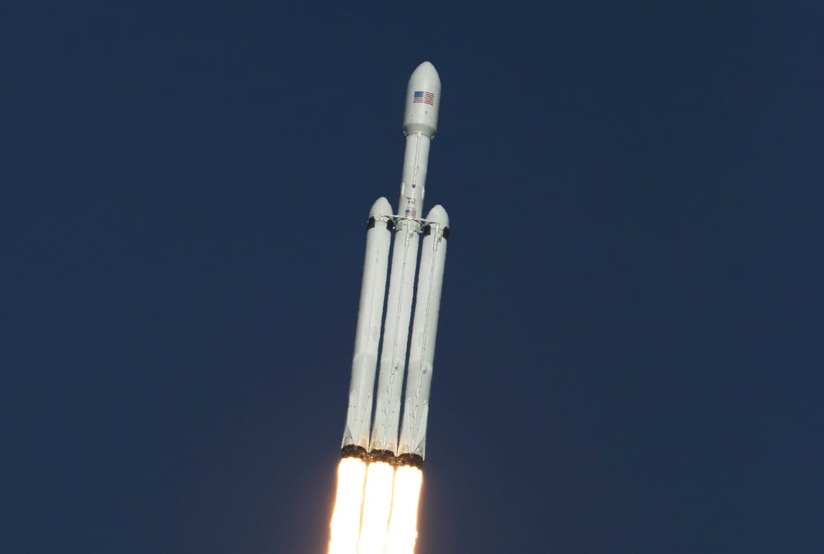 SpaceX Falcon Heavy raketin laukaisu.
