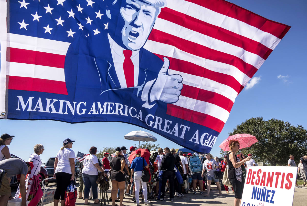 Presidentti Donald Trumpin kannattajia Fort Myersissä Floridassa lokakuussa 2018.