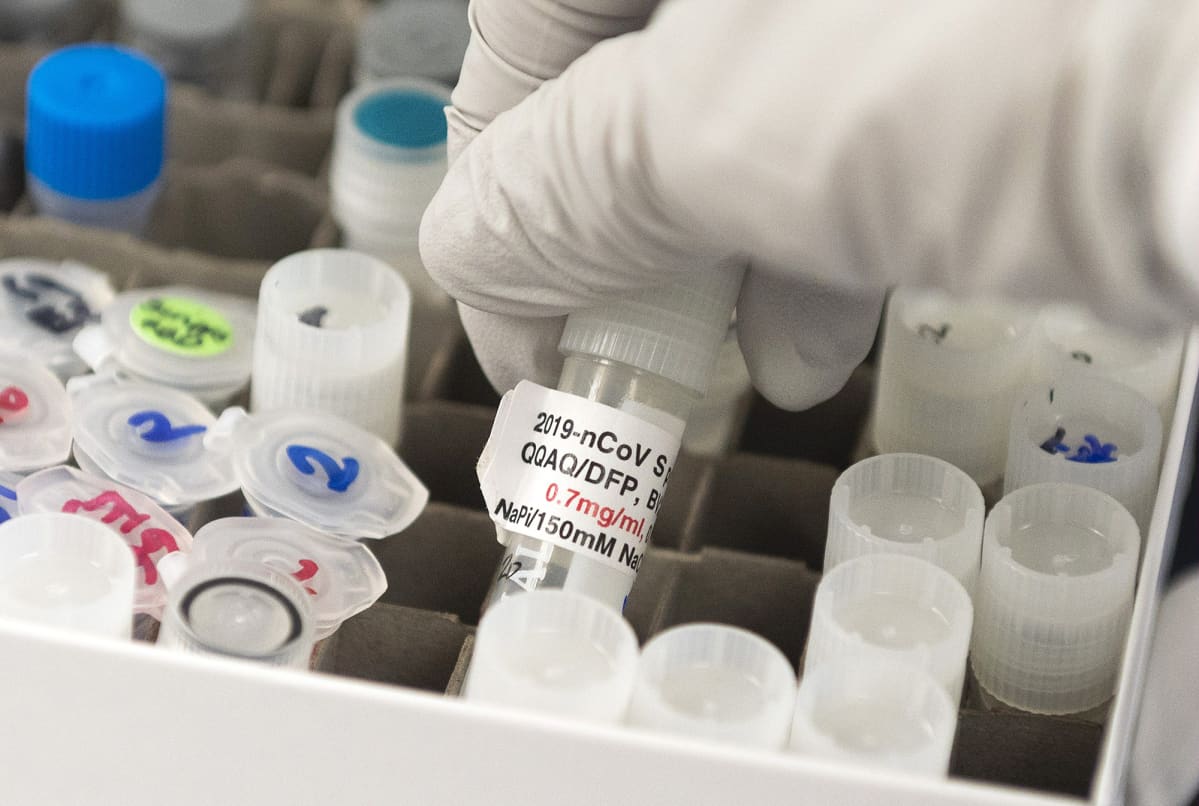 Koronavirusrokotetutkimukseen liittyviä koeputkia laboratoriossa Yhdysvaltain Gaithersburgissa.