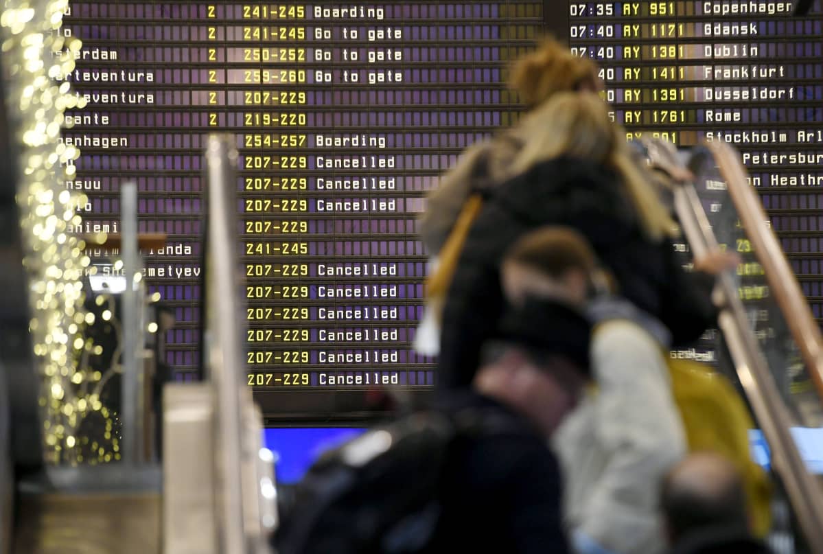 Helsinki-Vantaan lentoasema maanantaiaamuna.