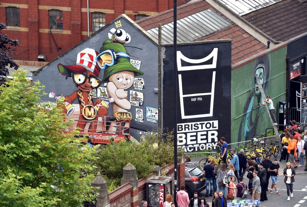 Bristol Beer Factory -panimon seinään maalattiin muraali taidefestivaaleilla heinäkuussa 2017.
