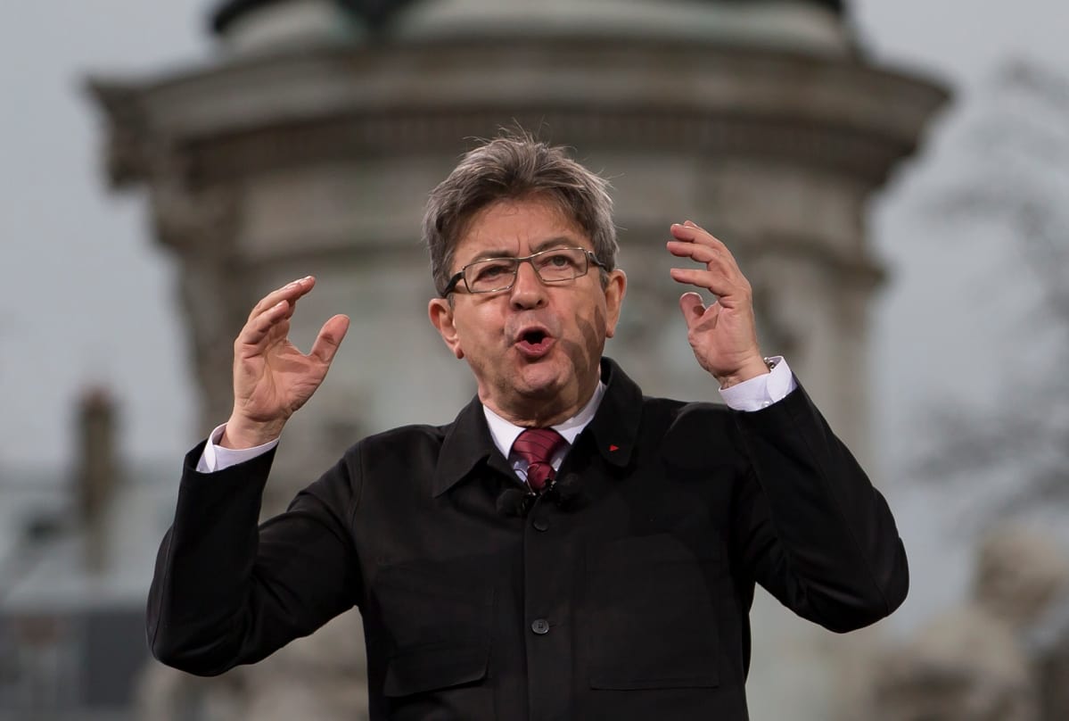 Jean-Luc Mélenchon puhuu kannattajilleen.