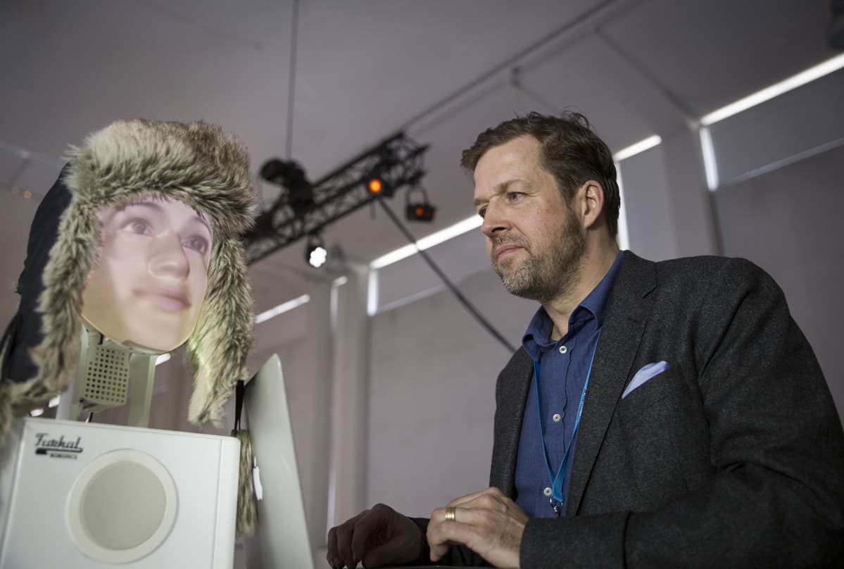 Mies ja robotin pää, jonas beskow