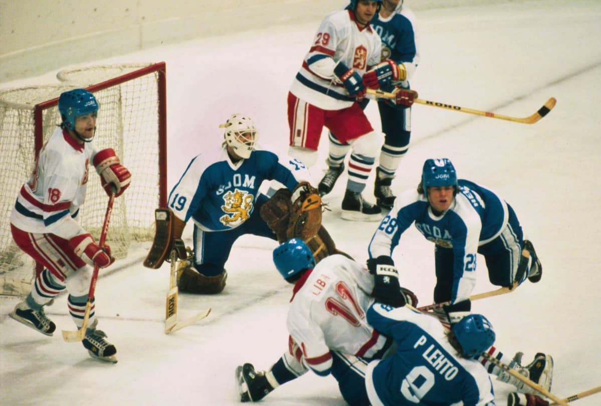 LEHTIKUVA Sarajevon olympiaturnaus 1984. Kuvassa Raimo Helminen ja Petteri Lehto. Maalissa Jorma Valtonen.
