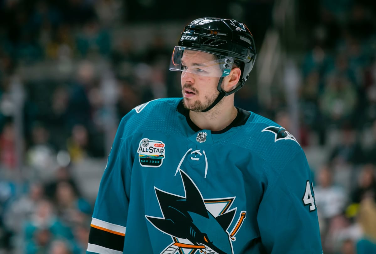 Tomas Hertl lähikuvassa.