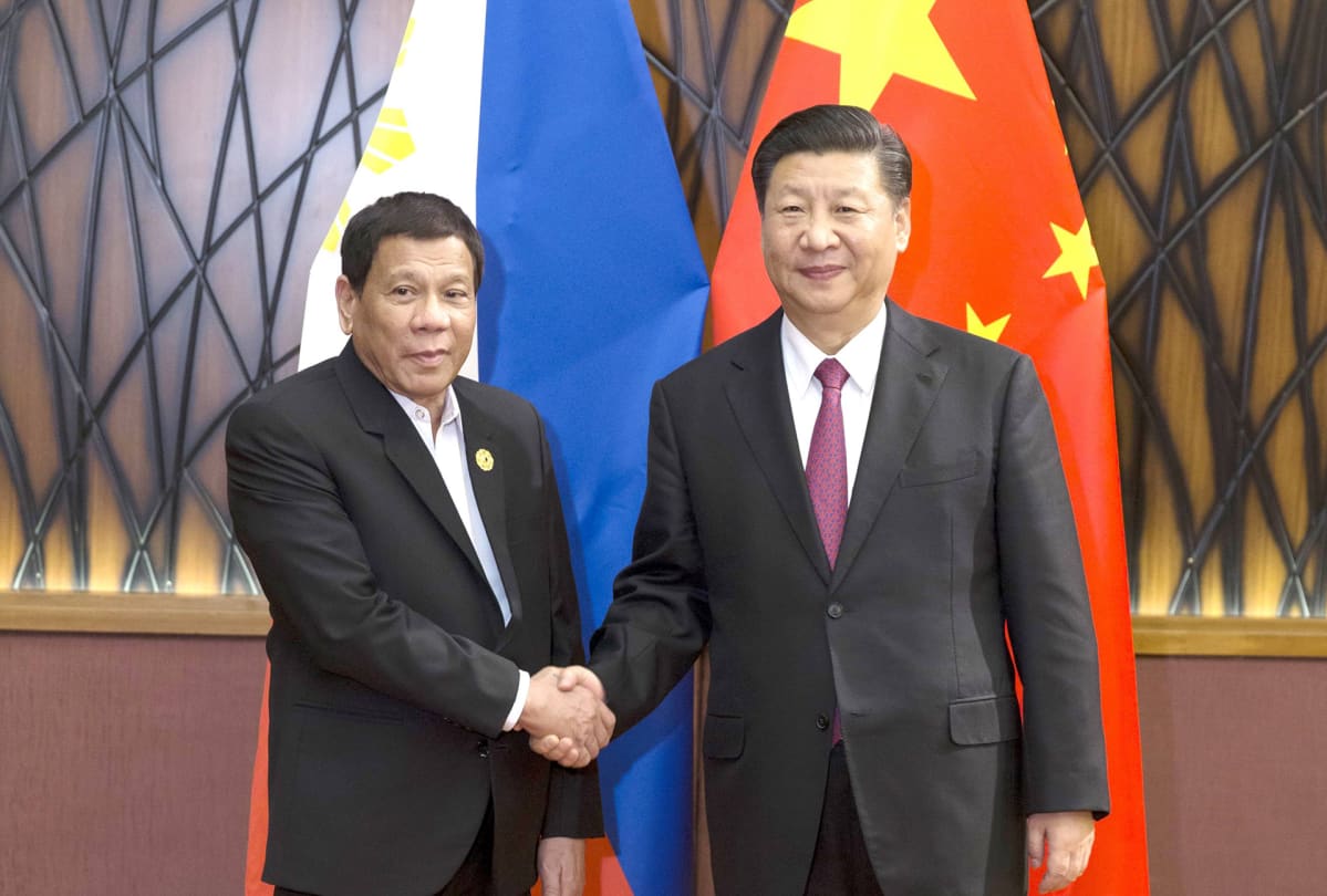 filippiinien presidentti Rodrigo Duterte ja kiinan presidentti Xi Jinping