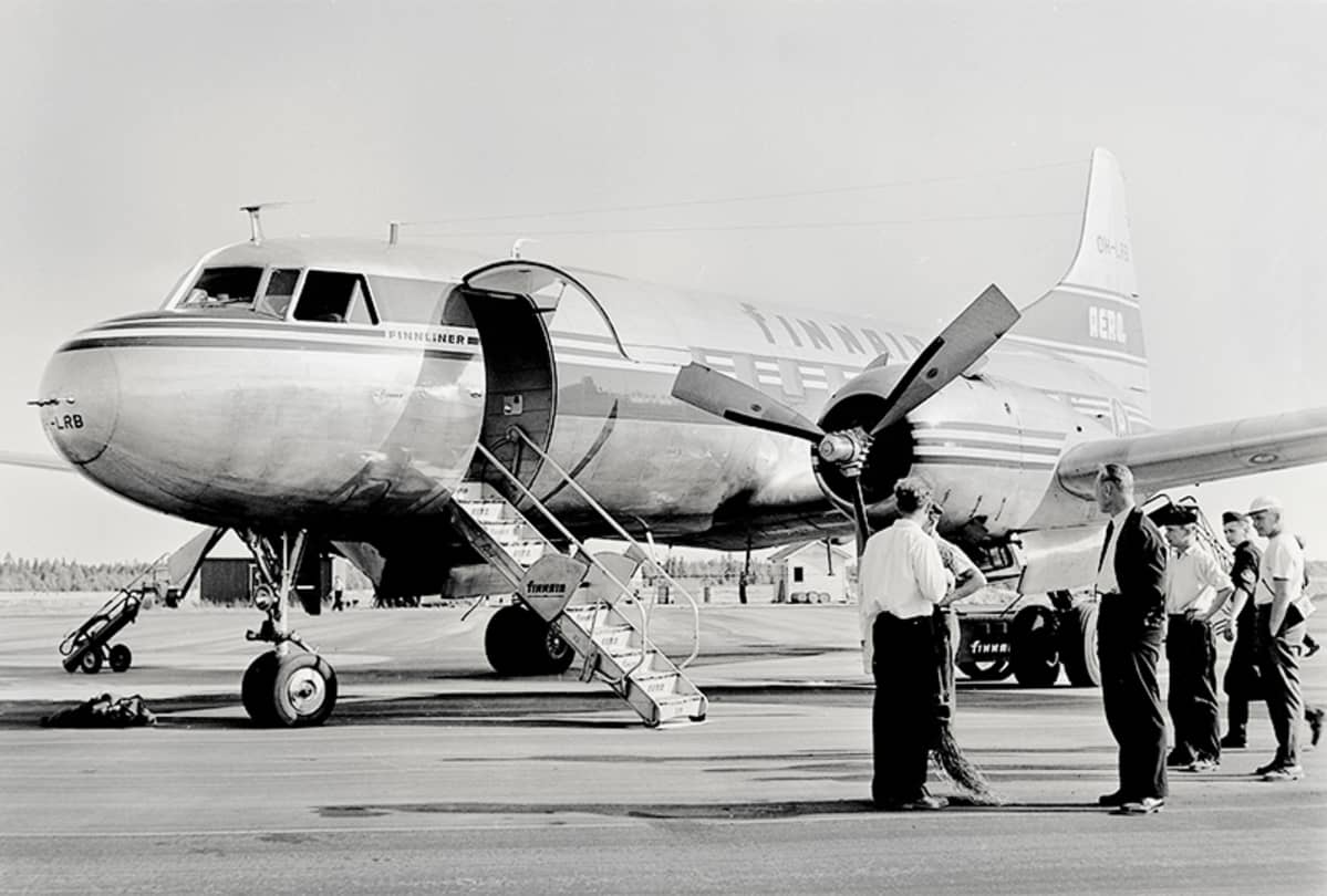 Convair CV-440 Metropolitan OH-LRB Oulussa vuonna 1957