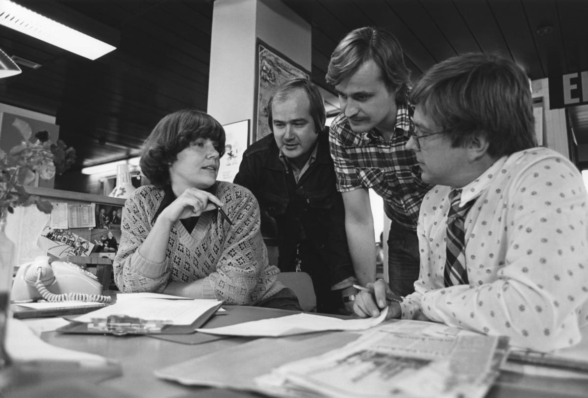 Makasiinitaidetta suunnitellaan 1980. Vasemmalta ohjaaja Pirjo Isomäki, kuvaaja Jorma Karhunen, toimittaja Tuomo Kaminen ja toimituspäällikkö Hannu Vilpponen.