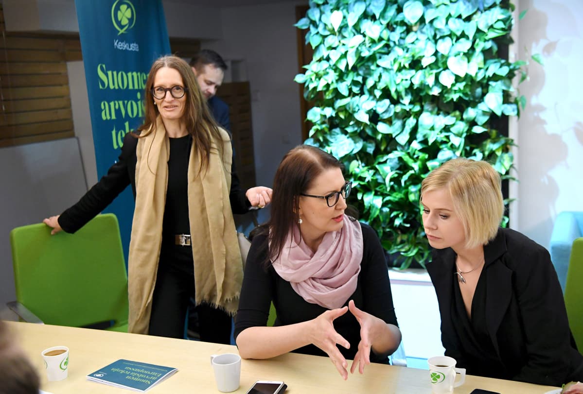 Petra Schulze Steinen, Riikka Pirkkalainen ja Riikka Pakarinen.