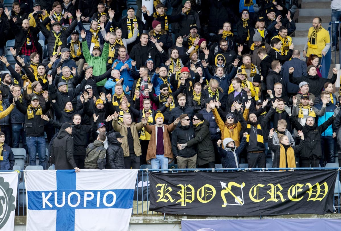 Kuopion Palloseuran fanit Turussa