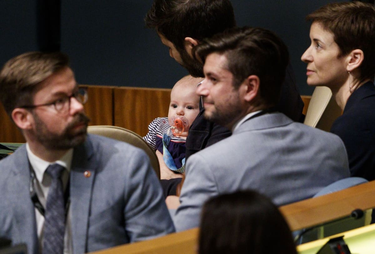 Clarke Gayford pitelee Neve-vauvaa.