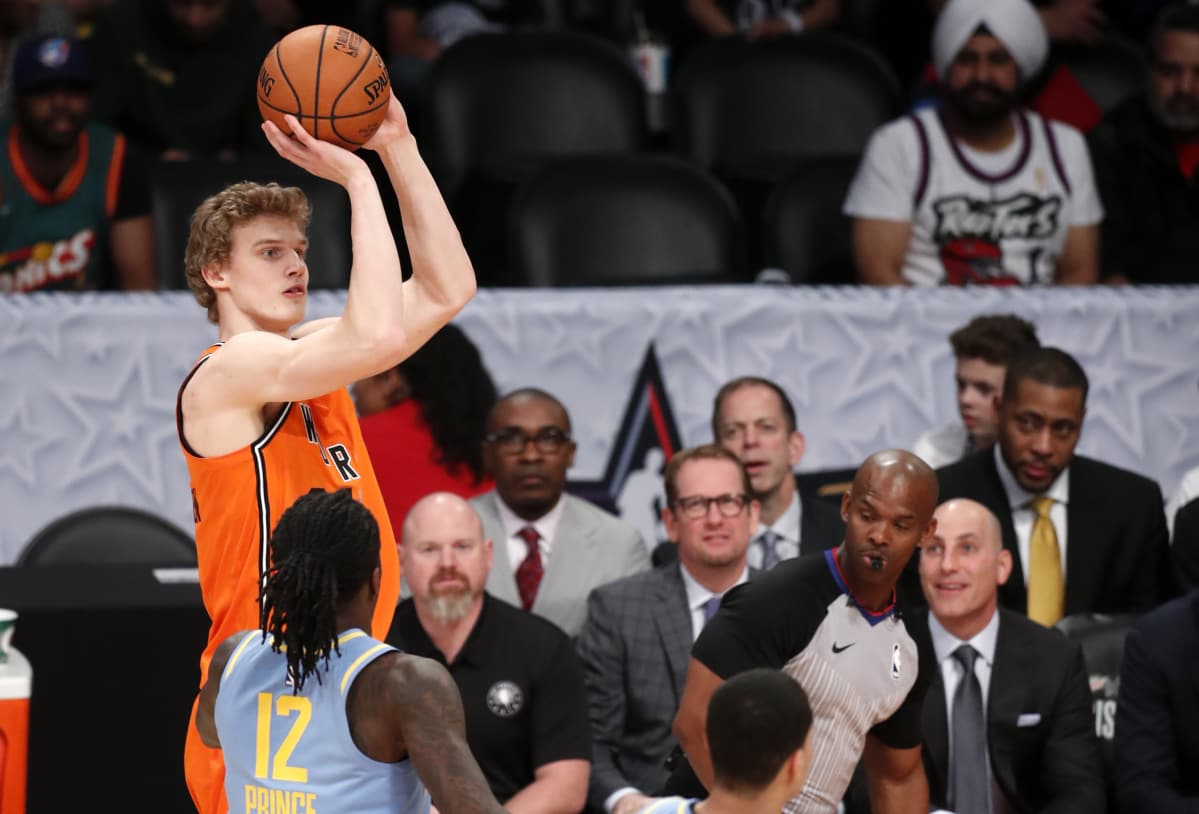 Lauri Markkanen tulokkaiden tähdistöottelussa.