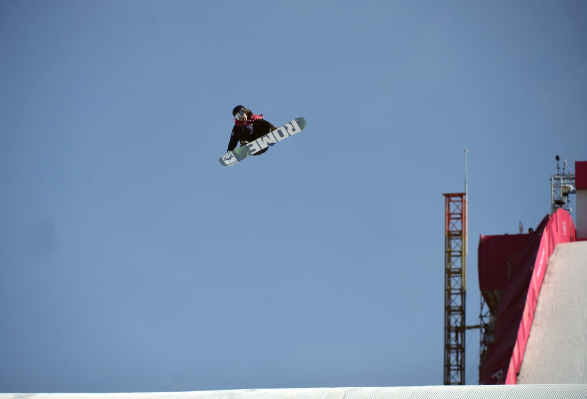 Rene Rinnekangas olympialaisten big air -karsinnassa.