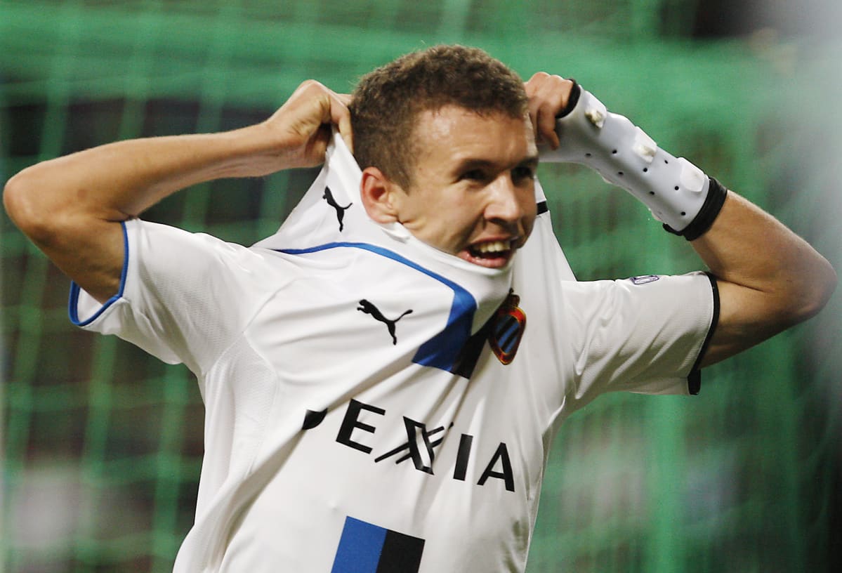 Perisic tuulettaa Bruggen paidassa