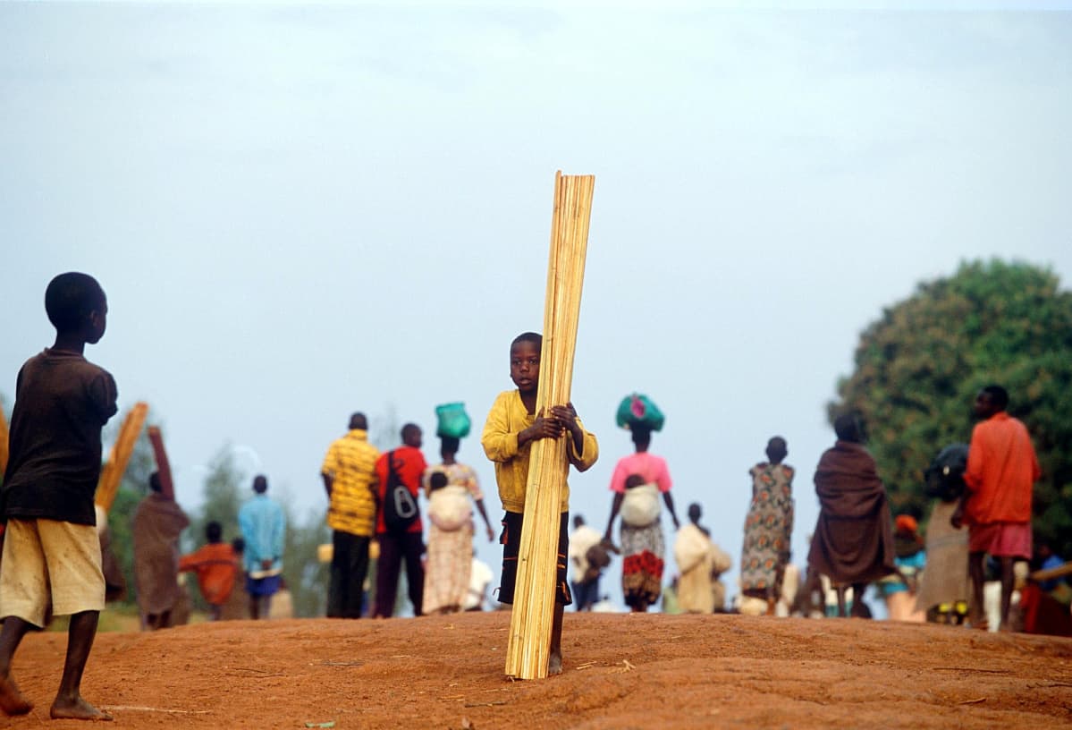 Många barn tvingades fly sina hem när Herrens motståndsarmé under Joseph Kony härjade i Uganda 2004 eftersom de var rädda för att bli bortförda av gruppen.