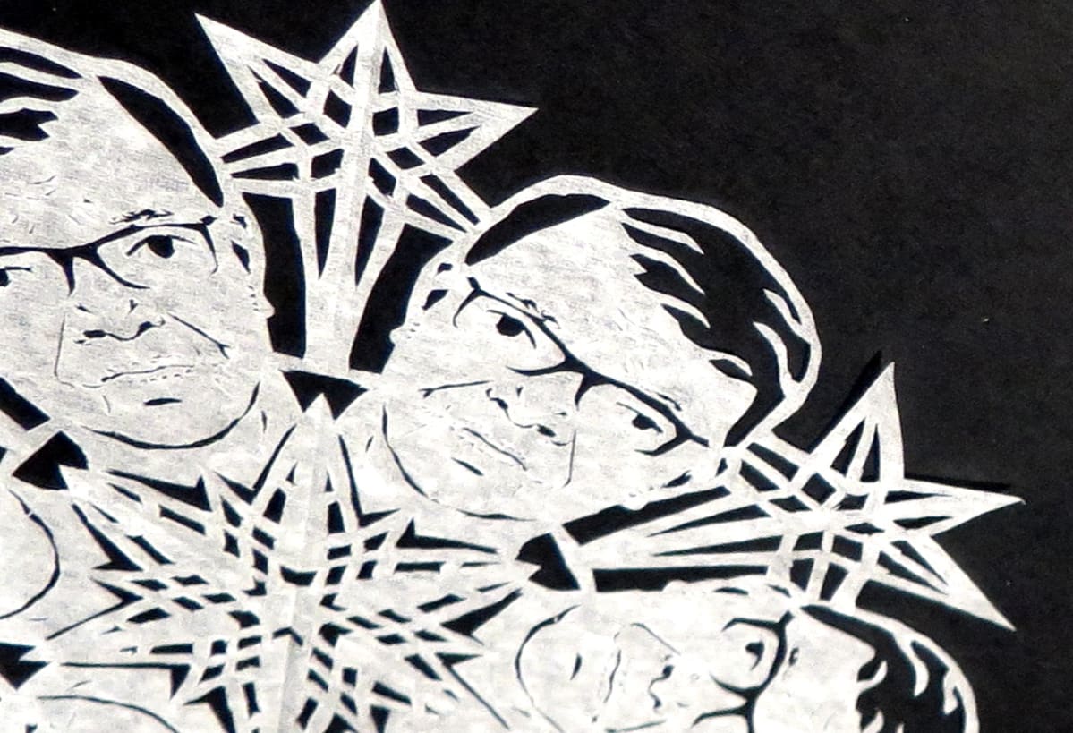 Silkkipaperiin leikattu Seitsemän tähden liikkeen puheenjohtaja Paavo Väyrynen.