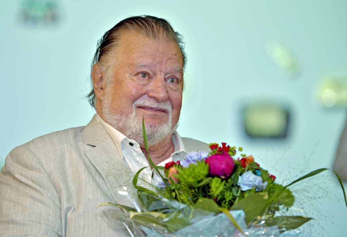 Näyttelijä Esko Salminen vastaanotti Helsingin kulttuuripalkinnon 12. kesäkuuta 2017.
