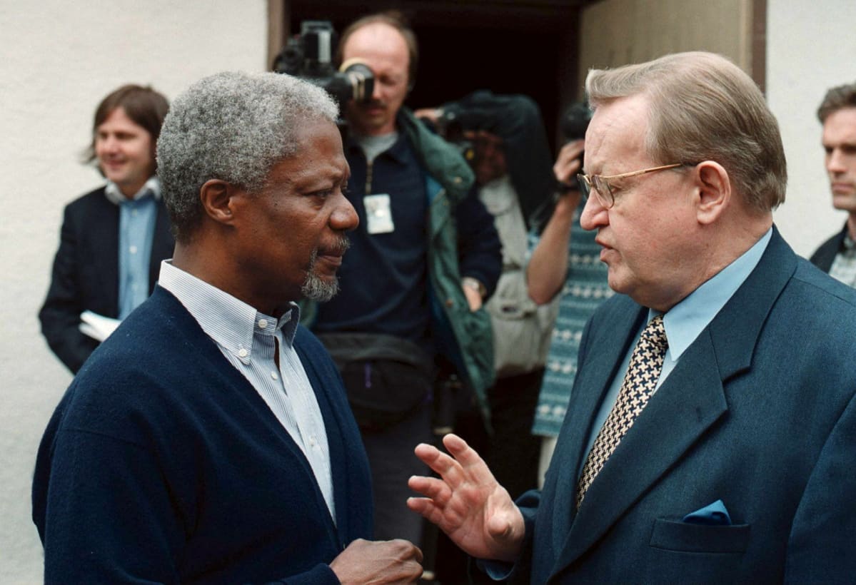 Kofi Annan ja Martti Ahtisaari Tukholmassa toukokuussa 1999.