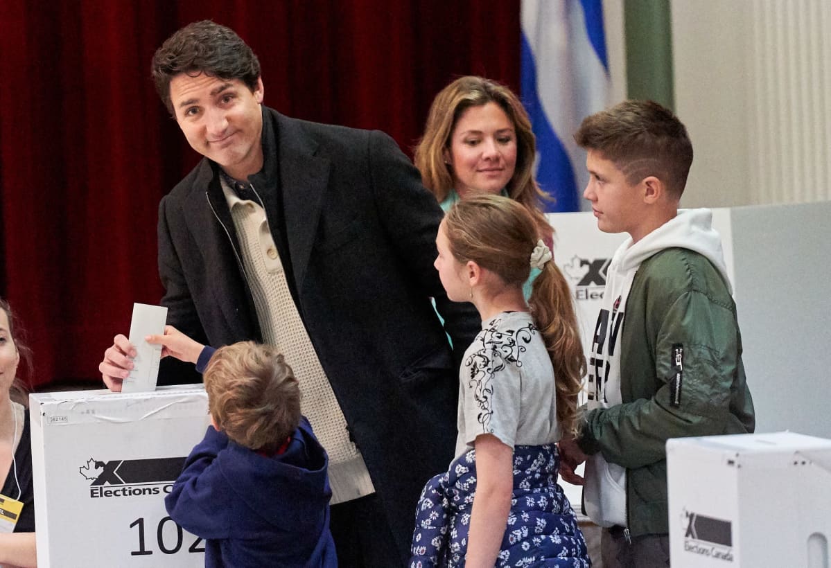 Pääministeri Justin Trudeau kävi antamassa äänensä perheensä kanssa Montrealissa.