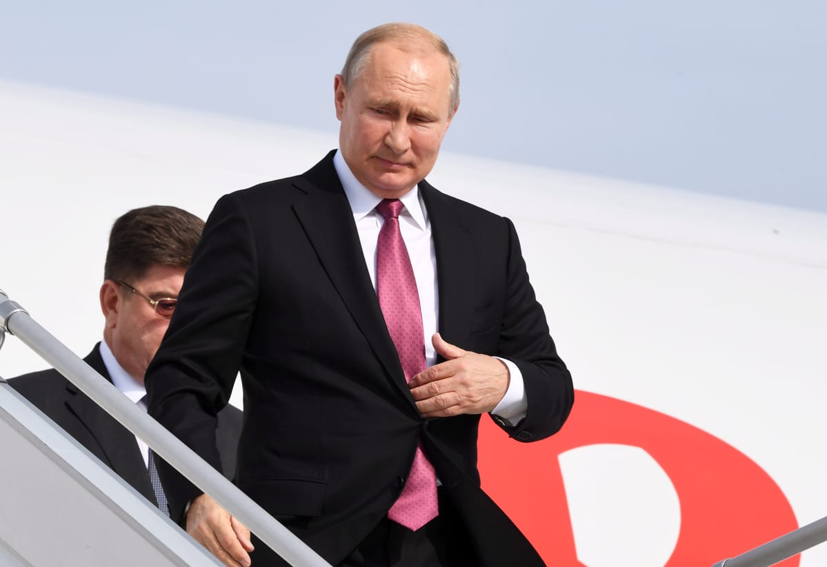 Vladimir Putin astuu lentokoneesta ulos Helsinki-Vantaa lentokentällä 21. elokuuta.