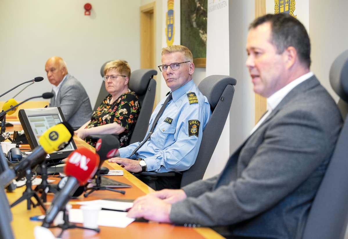 Poliisin tiedotustilaisuus Linköpingissä.