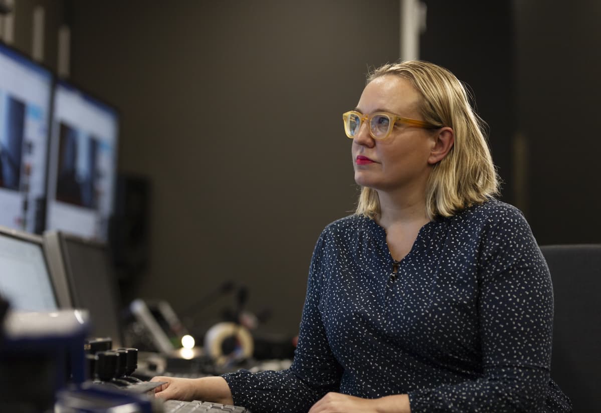 Saara Saarela kuvattuna Aalto-yliopiston elokuva- ja lavastustaiteen studioilla lokakuussa 2019.