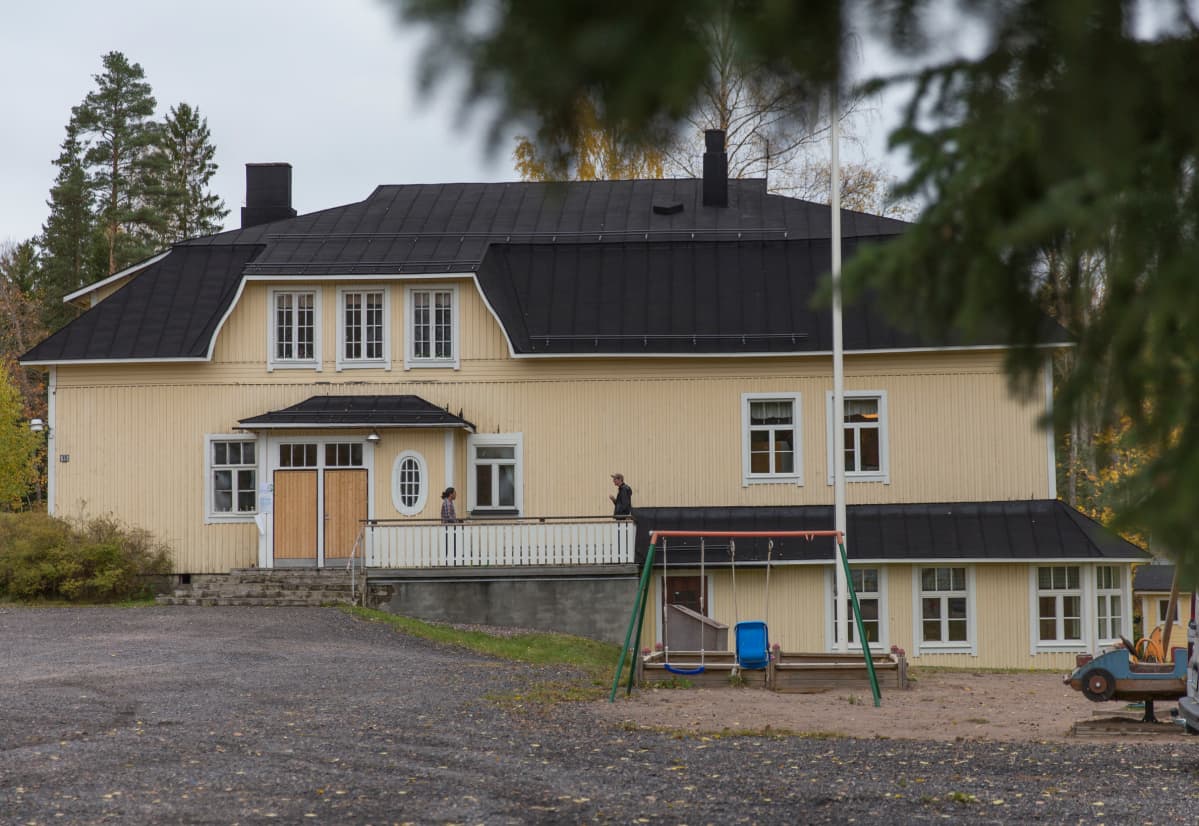 Röykän-Leppälammen nuorisoseurantalo.