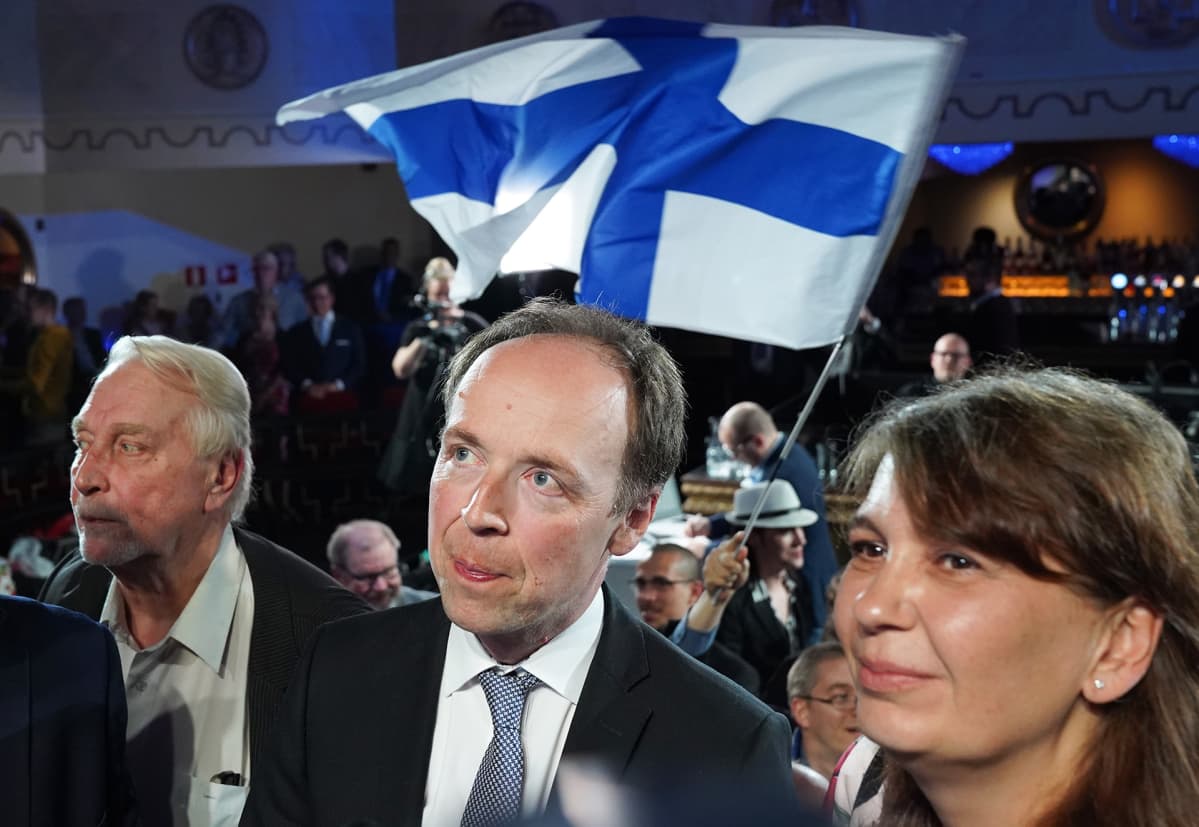 Perussuomalaisten vaalivalvojaiset. Jussi Halla-aho ja Riikka Slunga-Poutsalo.