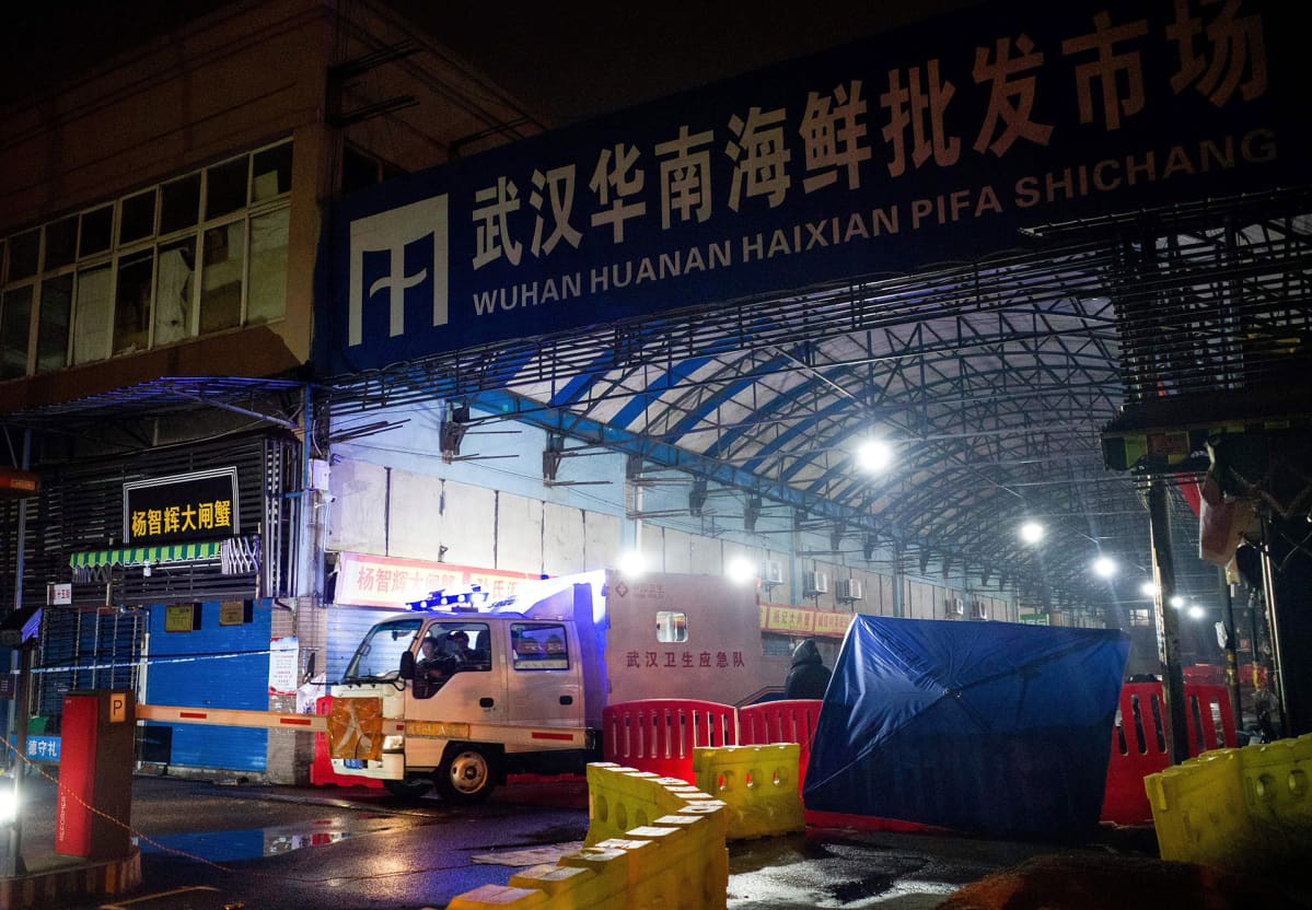 Wuhanin elintarvikeviranomaiset poistuvat kalatukusta 11. tammikuuta.